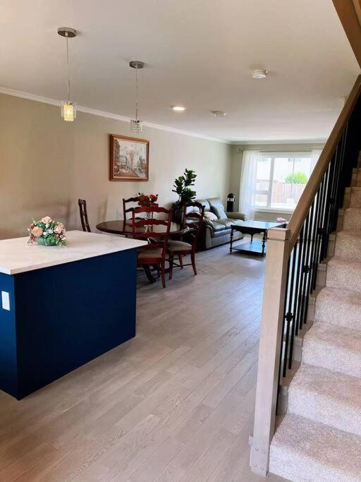 Brand New Luxury 2-Bedroom Townhouse. Duncan Exterior photo
